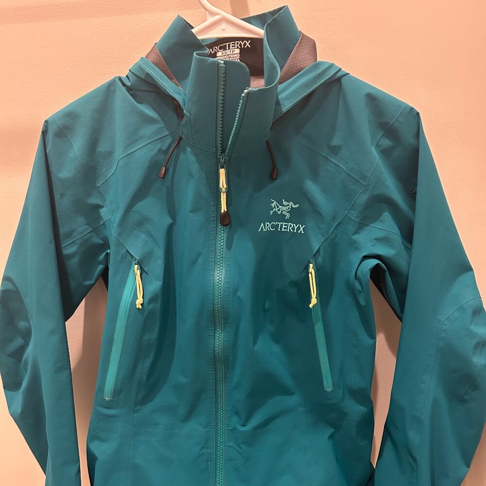 Arc'teryx Beta AR Jacket - Women's XS - Bright Green Gore-Tex Pro - Excellent